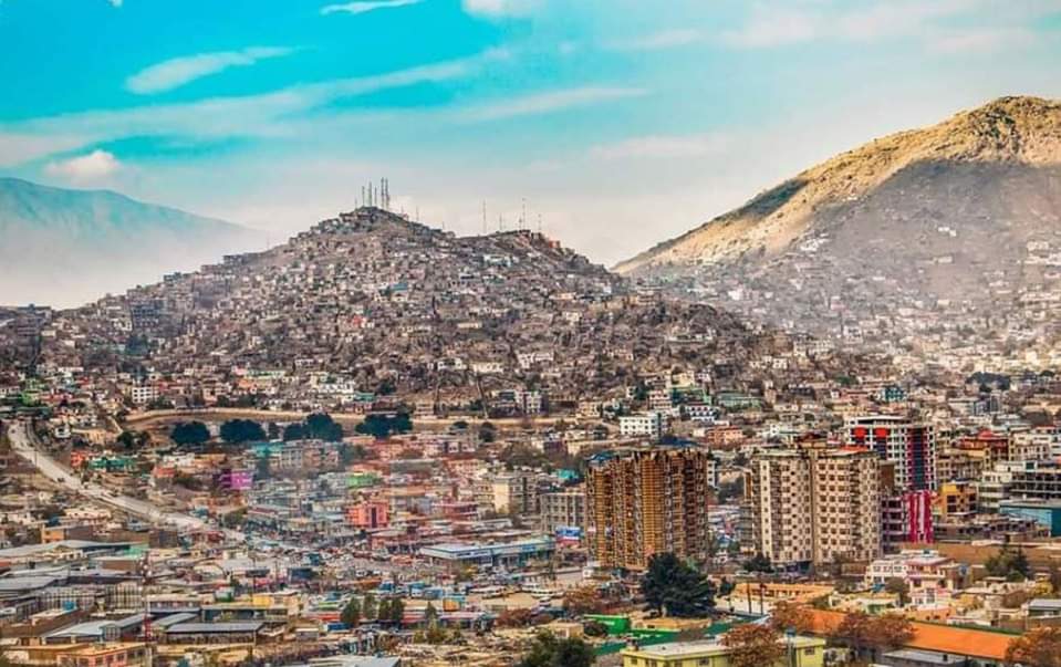 عزیزي: د سیمې هېوادونو له سرپرست حکومت سره د مرستې ټټر وهلی